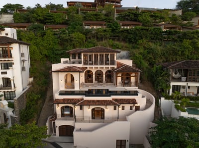 Luxury Villa Photo #10