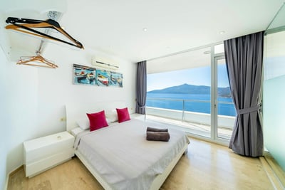 Luxury Villa Photo #26