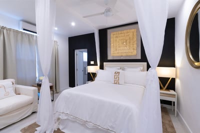 Luxury Villa Photo #26