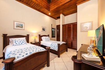 Luxury Villa Photo #48