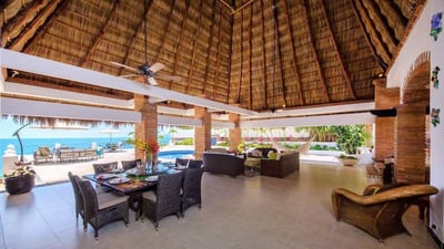 Luxury Villa Photo #10
