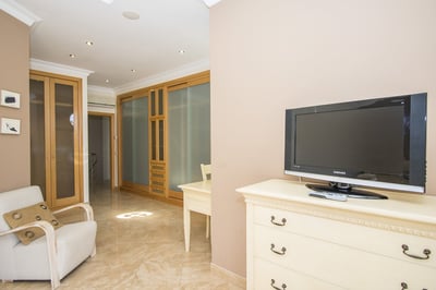 Luxury Villa Photo #17