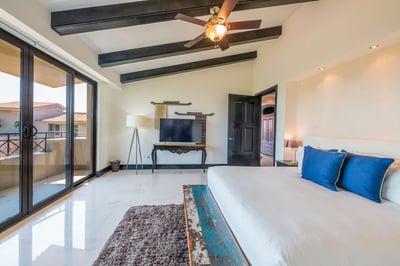 Luxury Villa Photo #18