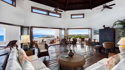 Luxury Villa Photo #18