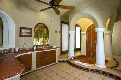 Luxury Villa Photo #25