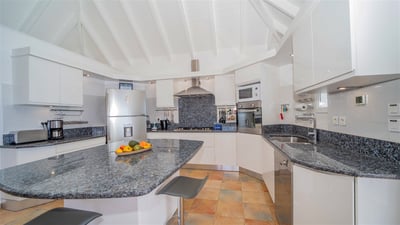 Kitchen & Dining Area