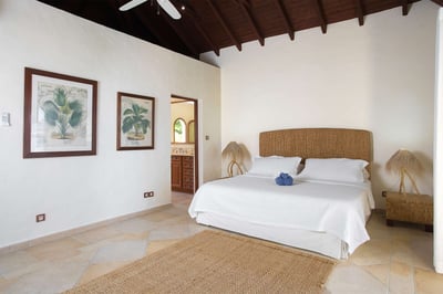 Luxury Villa Photo #25