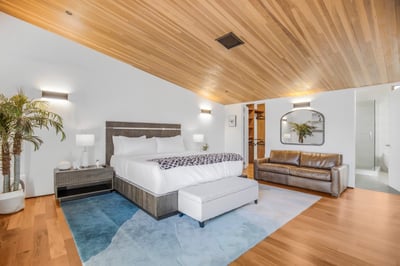Luxury Villa Photo #17