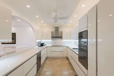 Luxury Villa Photo #7