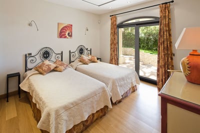 Luxury Villa Photo #25