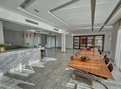 Luxury Villa Photo #16