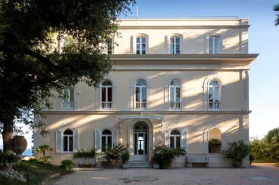 Luxury Villa Photo #3