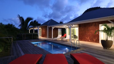 By Night: Modern and chic outdoor lightings.
