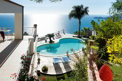 Luxury Villa Photo #6