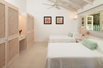 Luxury Villa Photo #37