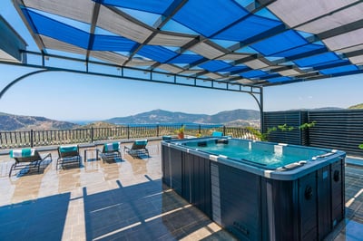 Luxury Villa Photo #6