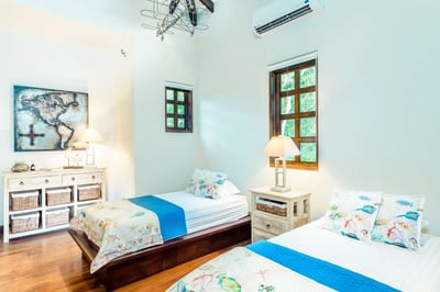 Luxury Villa Photo #6