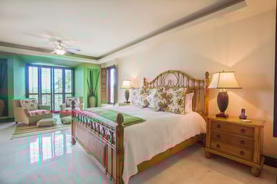 Luxury Villa Photo #17