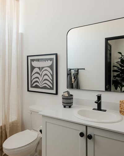 Full bathroom on the first floor