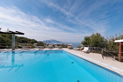 Luxury Villa Photo #5