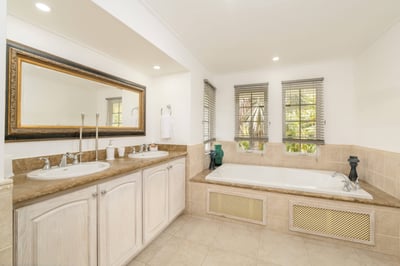 Luxury Villa Photo #26