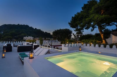 Luxury Villa Photo #22