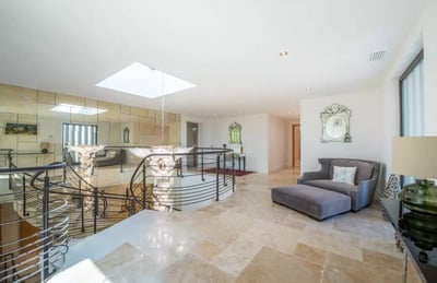 Luxury Villa Photo #13
