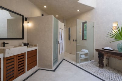 Luxury Villa Photo #25
