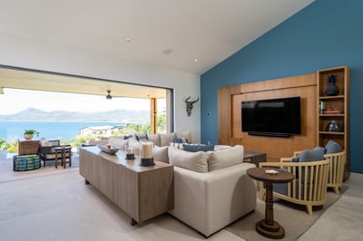 Luxury Villa Photo #11