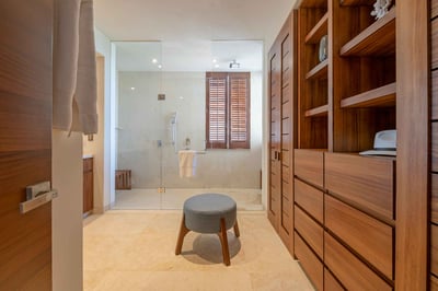 Luxury Villa Photo #34