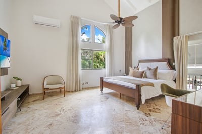 Luxury Villa Photo #33