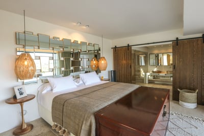 Luxury Villa Photo #26