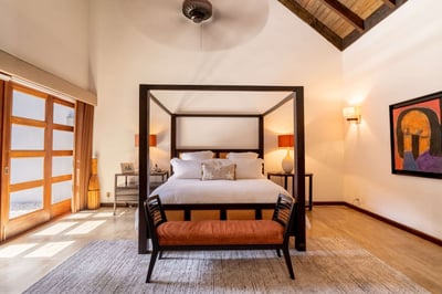Luxury Villa Photo #26
