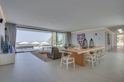 Luxury Villa Photo #15