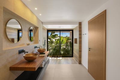 Luxury Villa Photo #22