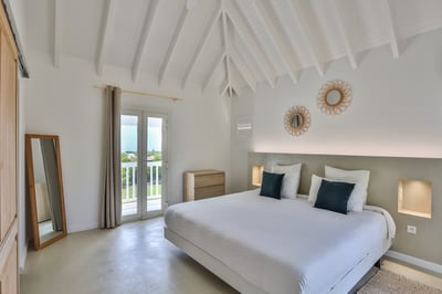 Luxury Villa Photo #38