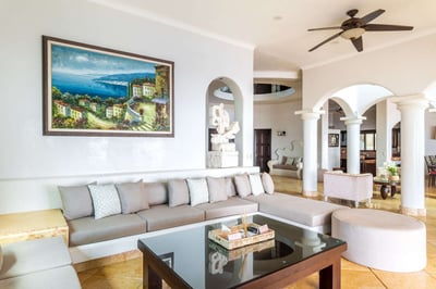 Luxury Villa Photo #25