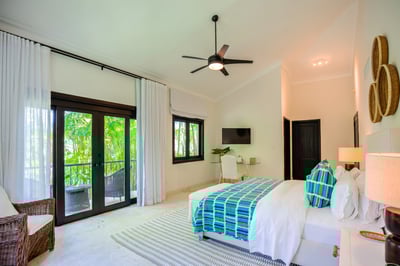 Luxury Villa Photo #39