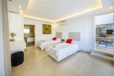 Luxury Villa Photo #27