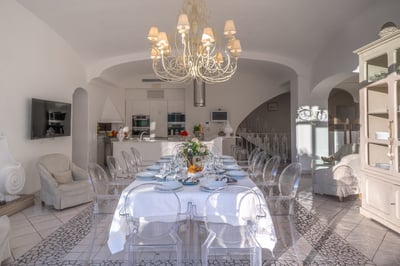 Luxury Villa Photo #26