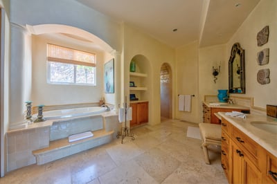 Luxury Villa Photo #43