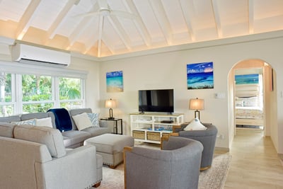 Luxury Villa Photo #9