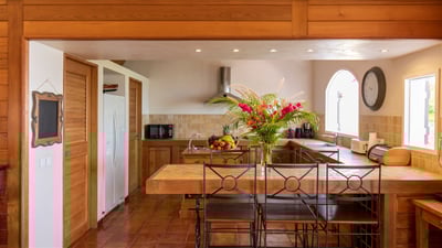 Dining Area & Kitchen