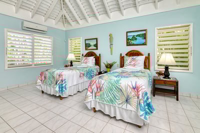 Luxury Villa Photo #9