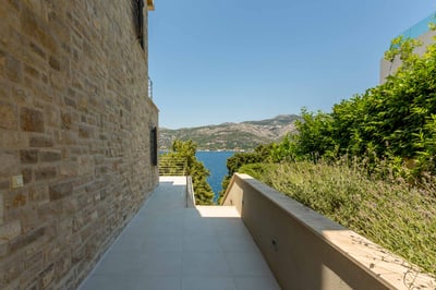 Luxury Villa Photo #11