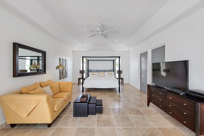 Luxury Villa Photo #40