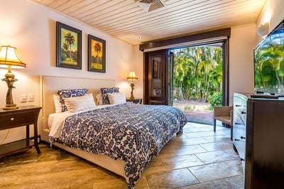 Luxury Villa Photo #17