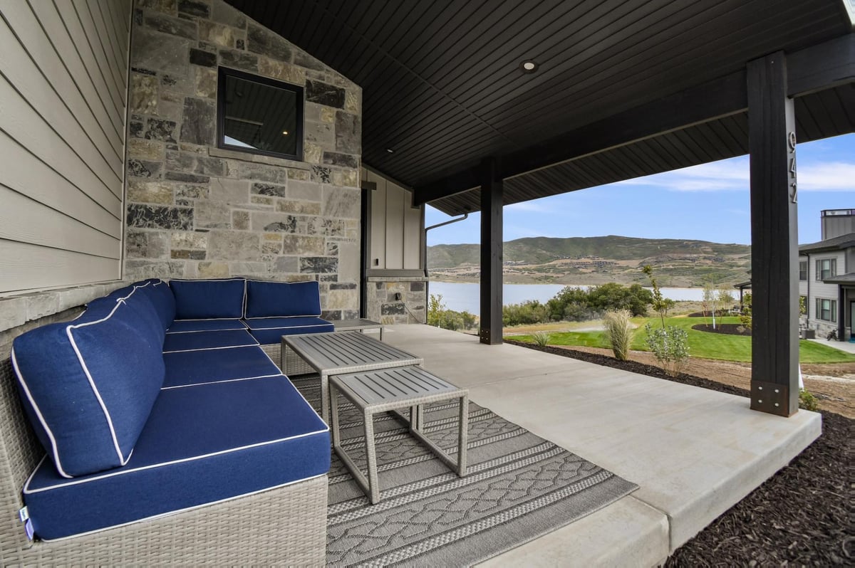 Mayflower Lakeside 942