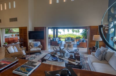 Luxury Villa Photo #25