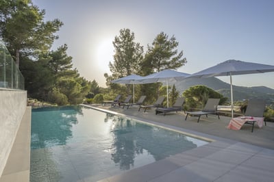 Luxury Villa Photo #4